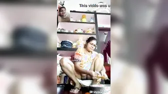 Mature Woman Showing Off Her Dripping Wet Pussy Live