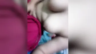 Naked GF Posing Seductively In Homemade Clip