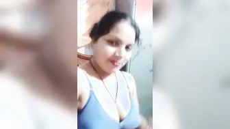 Horny Married Woman Touching Herself In Nude Selfie