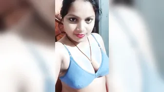 Horny Married Woman Touching Herself In Nude Selfie