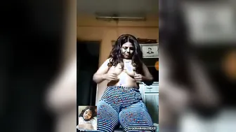 Indian Aunty Spreading Her Pussy Wide During Video Call Tonight