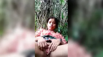 Desi GF Spreading Pussy Outdoors In Risky Selfie Vid