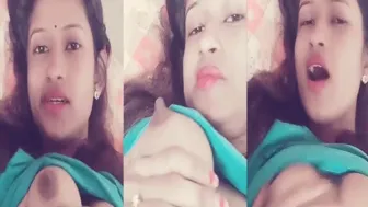 GF Filming Nude Selfie Teasing BF With Her Body