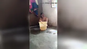 Mature Bhabhi Bathing Naked While Devar Records Her Secretly On Cam