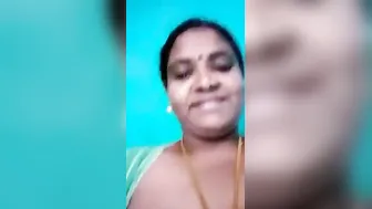 Lactating Aunty Showing Her Huge Milky Boobs In Nude Video Call