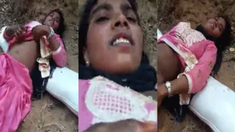 Village Lovers Fucking Outdoors Their Private Mms Leaked Online