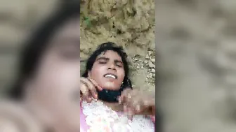 Village Lovers Fucking Outdoors Their Private Mms Leaked Online