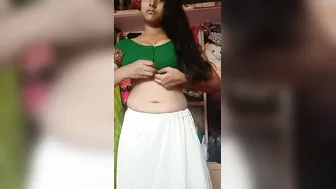 Bengali GF Recording Her Nude Body Teasing On Phone