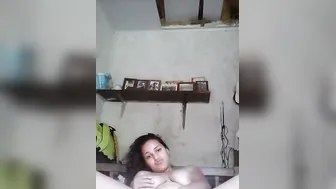 Desi Babe With Perfect Tits Going Viral In Leaked Video