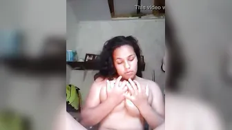 Desi Babe With Perfect Tits Going Viral In Leaked Video