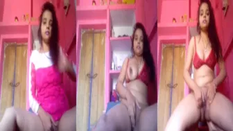 College GF Touching Herself Naked Waiting For Her Lover