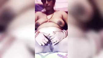 Desi Babe Playing With Foreign Vibrator In Private Mms Clip