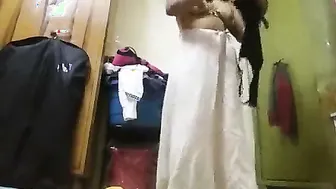 Cheating Wife Sending Nude Selfies To Her Secret BF