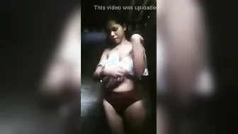 Desi Babe Flashing Boobs To BF In Leaked Private Video