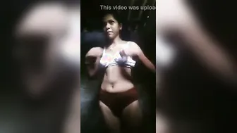 Desi Babe Flashing Boobs To BF In Leaked Private Video
