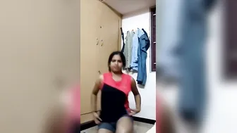 Naked GF Posing For Camera In Bedroom Selfie Video Mms