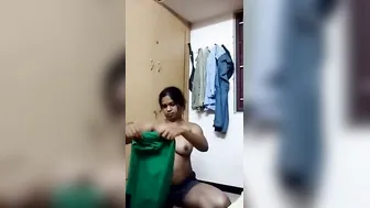 Naked GF Posing For Camera In Bedroom Selfie Video Mms