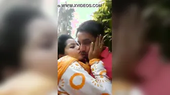 Desi Babe Getting Her Big Boobs Sucked In The Park After Dark