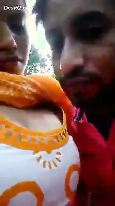 Desi Babe Getting Her Big Boobs Sucked In The Park After Dark