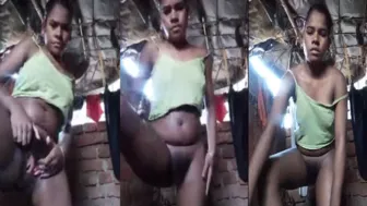 Dark Skinned Village Beauty Spreading Pussy Lips On Webcam