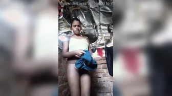 Dark Skinned Village Beauty Spreading Pussy Lips On Webcam