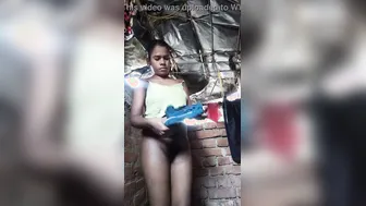 Dark Skinned Village Beauty Spreading Pussy Lips On Webcam