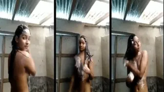 Teen Babe Bathing Live On Cam Showing Everything To Her Guy