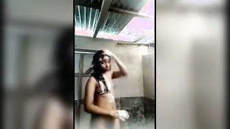 Teen Babe Bathing Live On Cam Showing Everything To Her Guy