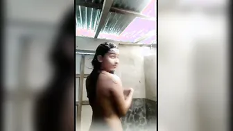 Teen Babe Bathing Live On Cam Showing Everything To Her Guy