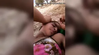 Village Girl Flashing Wet Pussy Outdoors In Homemade Dehati Clip