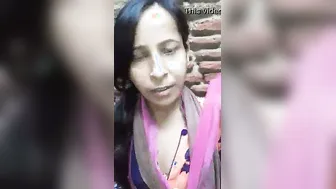 Village GF Flashing Her Big Boobs Outdoors For Her Man