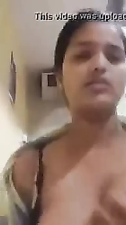Kerala Babe Stripping On Cam Revealing Her Huge Natural Boobs