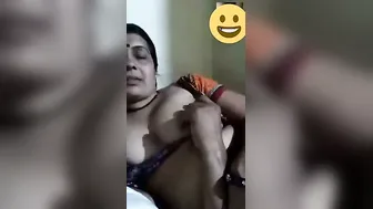Mature Bhabhi Getting Naked On Video Call Recorded And Leaked