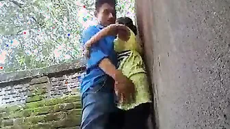 Desi College Lovers Sneaking Outdoors For Quick Risky Standing Sex