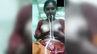 Married Bhabhi Touching Herself On Video Call For Her Lover Boy