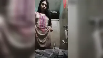 Young Bengali Babe Stripping Naked In Leaked Private Mms Tape