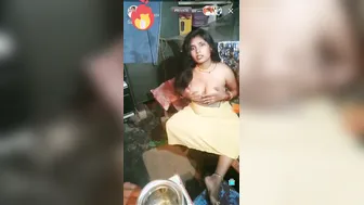 Married Woman Showing Her Big Tits Live For Online Fans