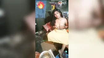 Married Woman Showing Her Big Tits Live For Online Fans