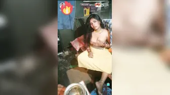 Married Woman Showing Her Big Tits Live For Online Fans