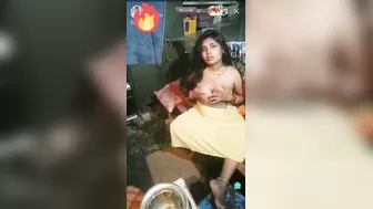 Married Woman Showing Her Big Tits Live For Online Fans