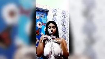 Big Boobs Babe Filming Herself Naked In The Bathroom Mirror