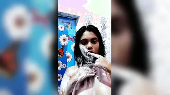 Big Boobs Babe Filming Herself Naked In The Bathroom Mirror