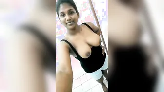 Dusky South Indian Babe Flashing Her Perfect Boobs On Webcam