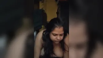 Busty Married Woman Massaging Her Wet Pink Cunt On Cam