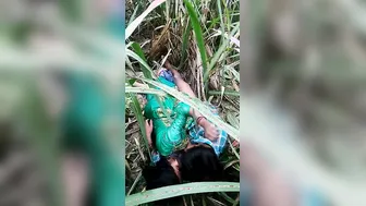 Village Lovers Fucking Passionately In Open Grass Field Caught
