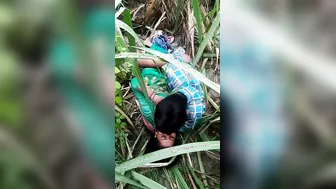 Village Lovers Fucking Passionately In Open Grass Field Caught