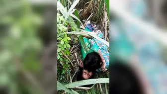 Village Lovers Fucking Passionately In Open Grass Field Caught