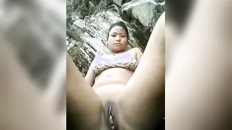 Nepali GF Outdoor Fucking Session Caught On Mobile Phone