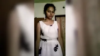 College GF Showing Off Her Body In Leaked Phone Video