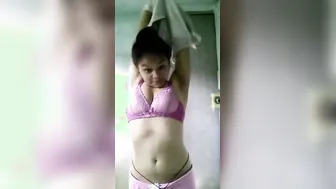 Tamil GF Flaunting Curves Naked In Bedroom Amateur Show